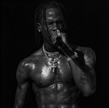 El colgante Cactus Jack usado por Travis Scott en su cuenta de Instagram @travisscott 