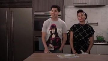 Gris Mona Lisa t-shirt porté par Andre Johnson, Jr (Marcus Scribner), en black-ish Saison 6 Épisode 18