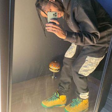 El par retro Nike Air Jordan 7 que lució Travis Scott en su cuenta de Instagram @travisscott 