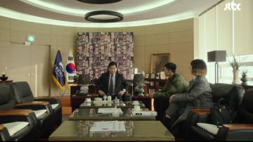 Thom browne Deer­skin Mrs. Thom Bag worn by Jo Yi Seo (Kim Da-mi) in Itaewon Class Episode 11