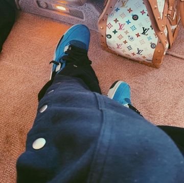 La bolsa de viaje Louis Vuitton de Travis Scott en su cuenta de Instagram @travisscott