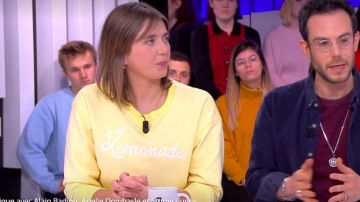 Le sweatshirt col rond brodé Lemonade en coton jaune de Camille Dauxert dans l'émission Clique