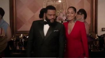 Vestido rojo hundido usado por Rainbow Johnson (Tracee Ellis Ross) en negro Temporada 6 Episodio 18