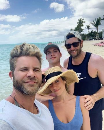 Le manque De la Couleur de La Ventura Effiloché Garni de gros-grain de la Paille Chapeau porté par Kristin Cavallari Instagram Histoire 17 Mars 2020