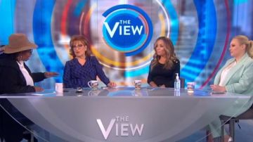 Balmain But­ton De­tail Ribbed Sweater worn by Sunny Hostin on The View March 13, 2020