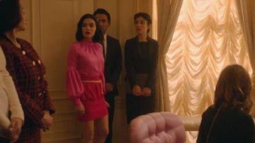 Rose Sergé Peplum Jupe portée par Katy Keene (Lucy Hale) à Katy Keene Saison 1 Épisode 7