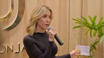 Noir Hoop boucles d'Oreille portées par Kristin Cavallari en Très Cavallari Saison 3 Épisode 11