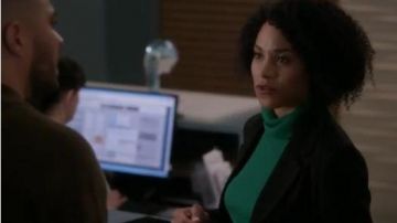 Vert Rib Chandail à col Roulé porté par le Dr Maggie Pierce (Kelly McCreary) dans grey's Anatomy Saison 16 Épisode 18