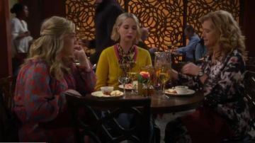 Yel­low Cardi­gan worn by Mandy Baxter (Molly McCook) in Last Man Standing Season 8 Episode 15