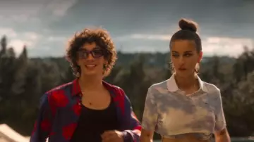 Red printed shirt worn by Valerio (Jorge López) in Elite (S03E03)