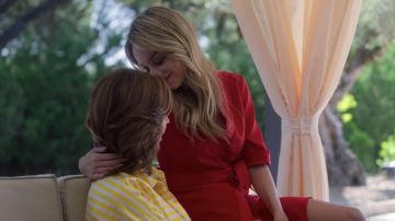 Red silk wrap dress worn by Carla (Ester Expósito) in Elite (S03E06)