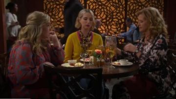 Flo­ral Chif­fon Blouse worn by Mandy Baxter (Molly McCook) in Last Man Standing Season 8 Episode 15