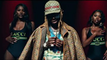 Gucci Bou­tique Print Base­ball Cap worn by Lil Wayne in the music video Lil Wayne - Mama Mia (Official Video)