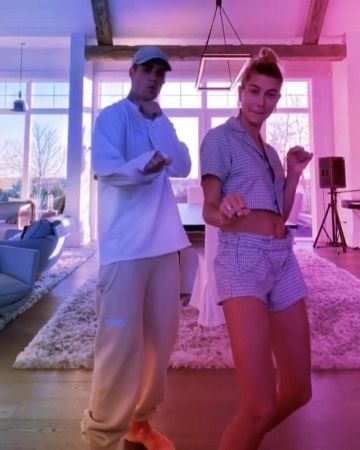 Brandy Melville Logan Shorts portés par Hailey Baldwin Tiktok 17 Mars 2020