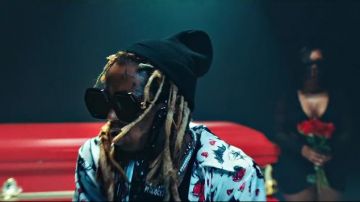 Gucci Black Glass­es Chain worn by Lil Wayne in the music video Lil Wayne - Mama Mia (Official Video)