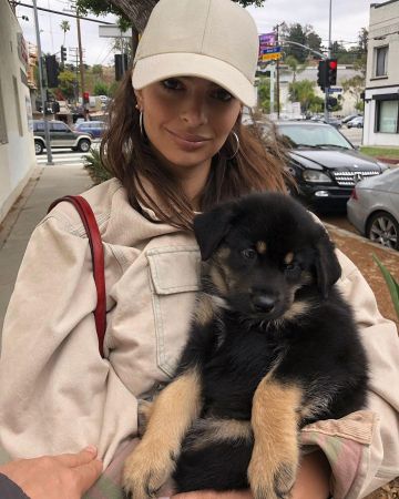 Yeezy Saison 6 Veste en jean porté par Emily Ratajkowski Instagram Pic du 15 Mars 2020