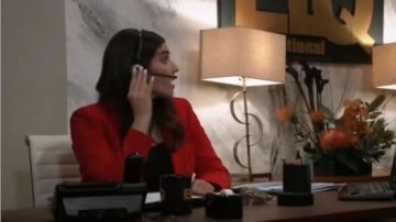 Bar iii Crepe Peplum Blazer, creado para Macy's usado por Brook Lynn Quartermaine (Amanda Setton) como se ve en general Hospital 19 de marzo de 2020