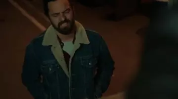 Chaqueta de esquila usada por Grey McConnell (Jake Johnson) en Stumptown Temporada 1 Episodio 17