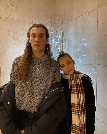 Scarf tiles Ester Expósito on the account Instagram of @ester_exposito