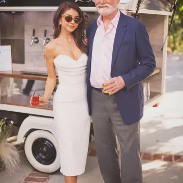 White dress worn by Sarah Hyland  on her Instagram account @sarahhyland