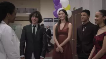 La robe tulle Sandro portée par Mélanie (Lily Chee) dans la série New Amsterdam