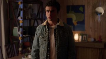 Denim Fur Sherpa jacket worn by Samuel García Domínguez (Itzan Escamilla) as seen in Elite (S03E01)