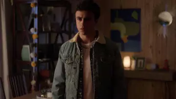 Denim Fur Sherpa jacket worn by Samuel García Domínguez (Itzan Escamilla) as seen in Elite (S03E01)