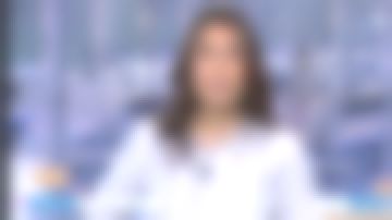 La clásica camisa de algodón a rayas White de Émilie Tran Nguyen en 12/13 Journal de France 3 el 13.01.2020