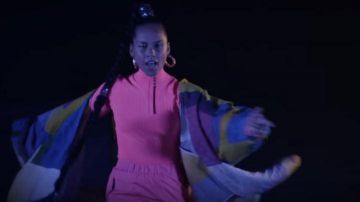 Pink Prada troussers worn by Alicia Keys in Alicia Keys - Time Machine (Official Video)