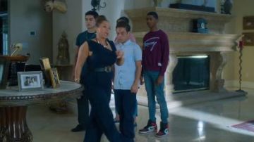 Air Jordan Sneakers porté par Jamal Turner (Brett Gris) Sur Mon BlockSeason 3 Épisode 1