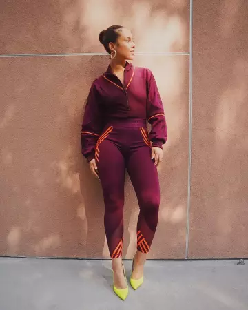 MANOLO BLAHNIK Lemon Yellow pumps worn by Alicia Keys on the Instagram account @aliciakeys