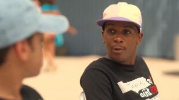 Colorblock Chapeau porté par Jamal Turner (Brett Gris) Sur Mon Bloc-Saison 3 Épisode 3