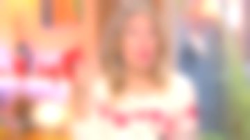 Le pull écru avec des fleurs de Agathe Lecaron dans La maison des maternelles le 23.03.2020