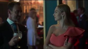 PInk One Shoul­der Dress worn by Carla (Ester Expósito) in Elite Season 3 Episode 3