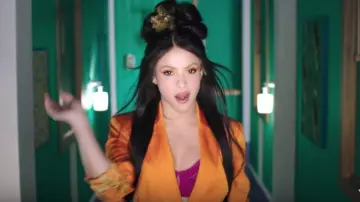Versace Orange Blazer porté par Shakira de Shakira, Anuel AA - Me Gusta (Vidéo Officielle)