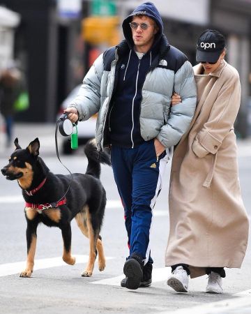 Max Mara Jago de la Ceinture de Cachemire Et de Laine Manteau de Mélange porté par Emily Ratajkowski New York City le 22 Mars 2020