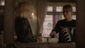 Black Print TShirt worn by Kate Kane (Ruby Rose) in Batwoman Season 1 Episode 16