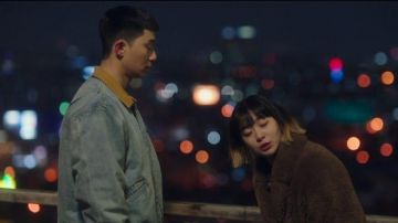 Leather-Col­lar Zip-Through Den­im Jack­et worn by Park Sae Ro Yi (Park Seo-joon) in Itaewon Class Episode 13