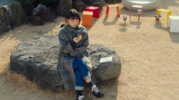 Dou­ble-Face Hood­ie Coat worn by Jo Yi Seo (Kim Da-mi) in Itaewon Class Episode 12