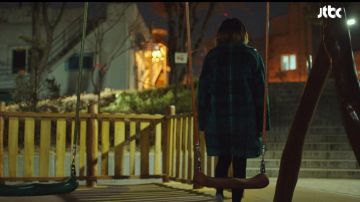 Mo­hair Coat Blue worn by Jo Yi Seo (Kim Da-mi) on Itaewon Class Episode 12