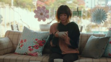 Spencer T&D Can­netille Ea­gle worn by Jo Yi Seo (Kim Da-mi) in Itaewon Class Episode 4