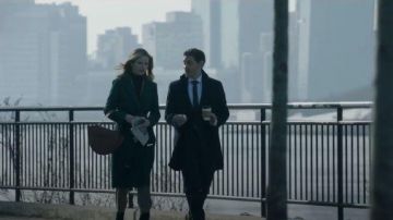 Manteau en laine porté par Ainsley Whitly (Halston Sage) en Fils Prodigue Saison 1 Épisode 17