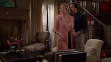 Alice+olivia Angela Adaptés Manteau porté par Brooke Logan (Katherine Kelly Lang) comme on le voit sur Le Gras et le Beau 23 Mars 2020