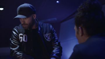 The jacket Oakland Raiders worn by SNO (Franck Gastambide) in Validated (S01E04)