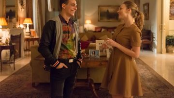 The dress camel of Carla (Ester Expósito) in Elite (S01E02)