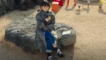 Wool Plaid Hood­ed Jack­et worn by Jo Yi Seo (Kim Da-mi) in Itaewon Class Season 1 Episode 12