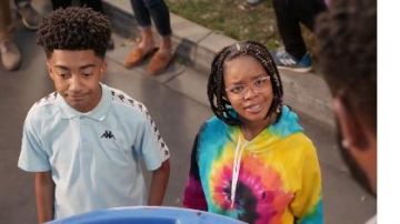 De Colorant de cravate à Capuche porté par Diane Johnson (Marsai Martin), en black-ish Saison 6 Épisode 19