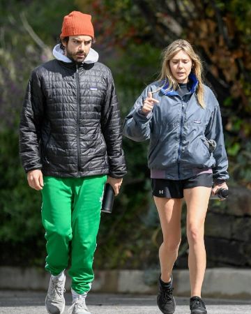 Under Armour Ua Jouer Short porté par Elizabeth Olsen Prendre une Marche le 23 Mars 2020