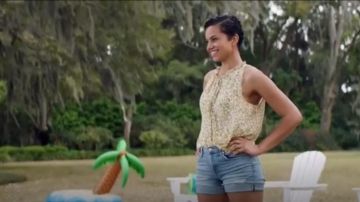 Denim Midi Short de Luly Perry (Michele Weaver) en Council of Dads Temporada 1 Episodio 1