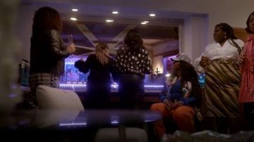 Chaqueta Bomber de lentejuelas usada por Porsha (Ta'Rhonda Jones) en Empire Temporada 6 Episodio 14